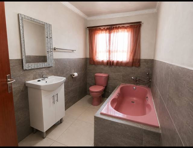 4 BEDROOM HOUSE FOR SALE IN MEYERTON PARK